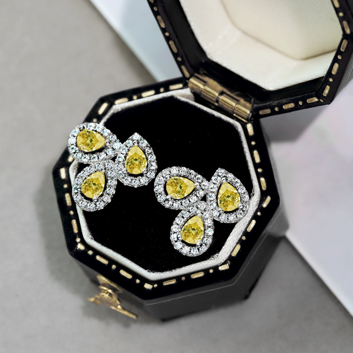 [AuraEcho]Ornate Flower Shape Pear Cut Lover Earrings