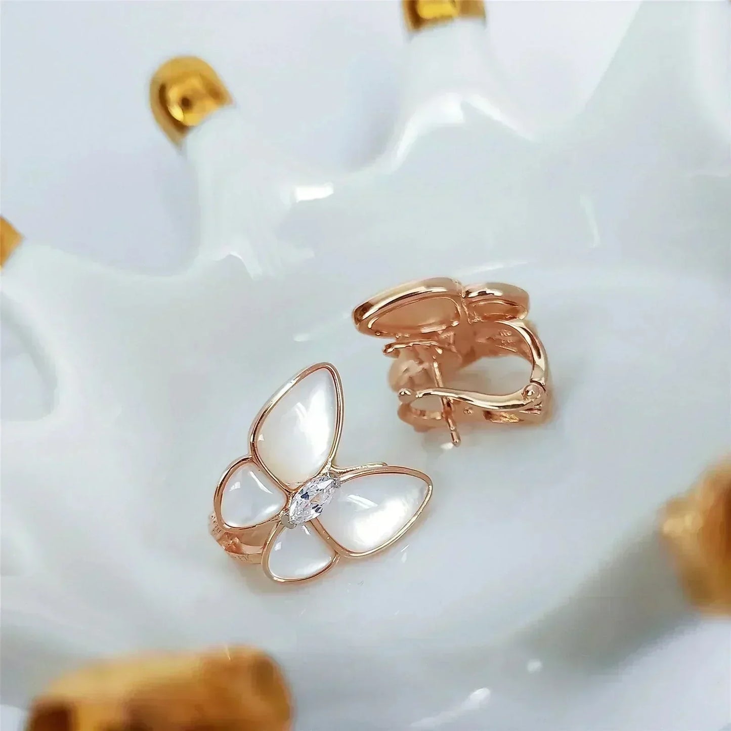 [AuraEcho]BUTTERFLY MOP DIAMOND EARRINGS