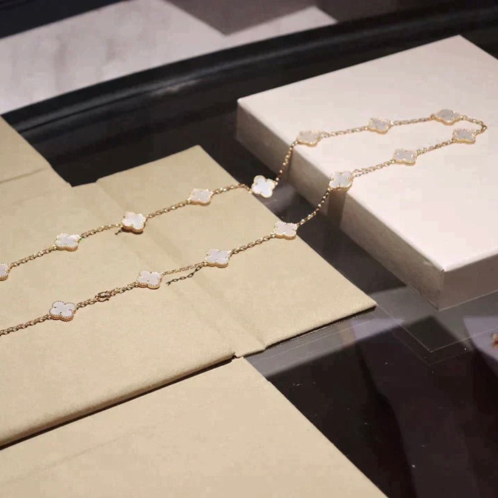 [AuraEcho]CLOVER 20 MOTIFS WHITE MOP NECKLACE