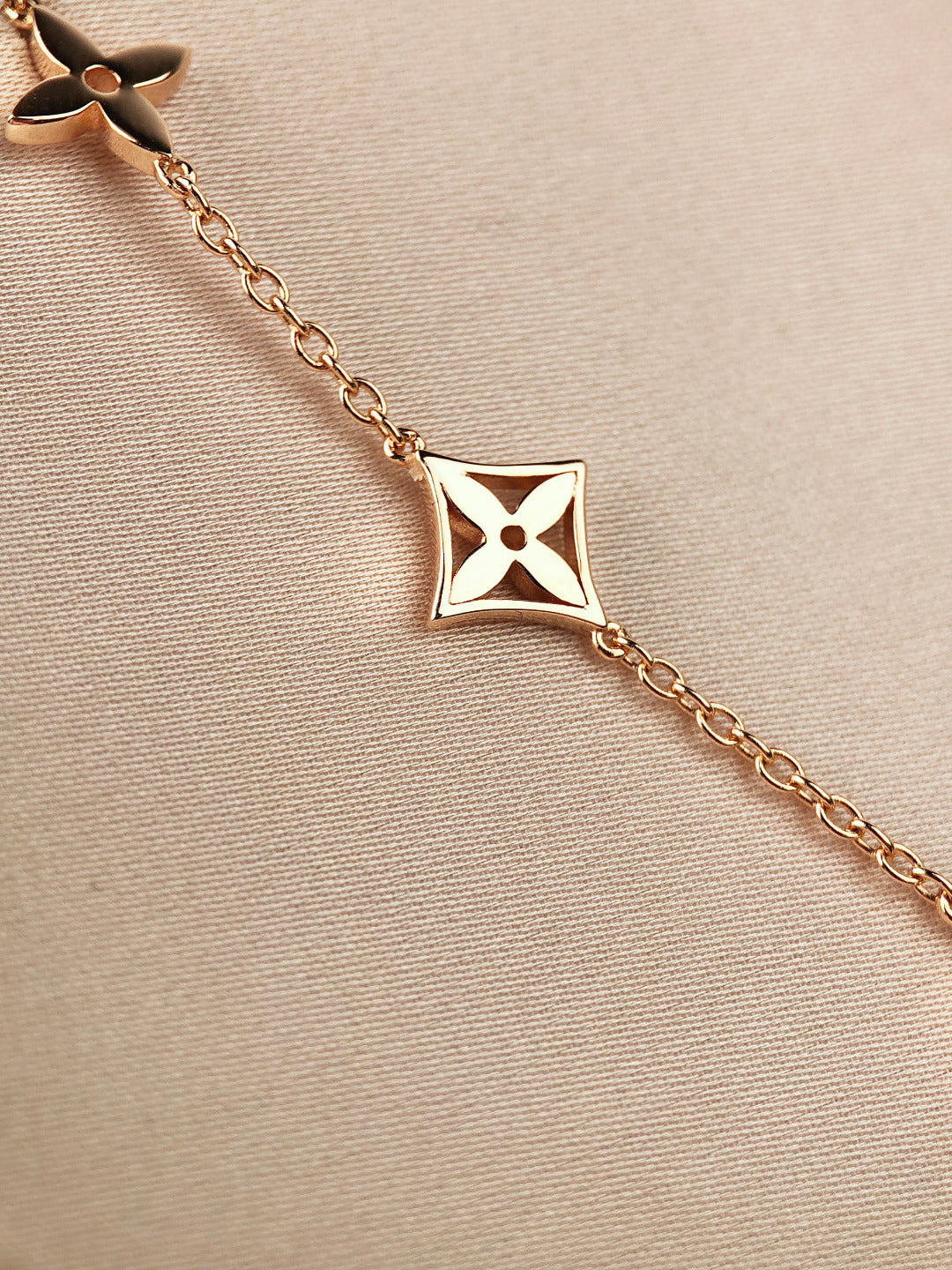 [AuraEcho]STAR AND SUN 7 MOTIFS GOLD BRACELET