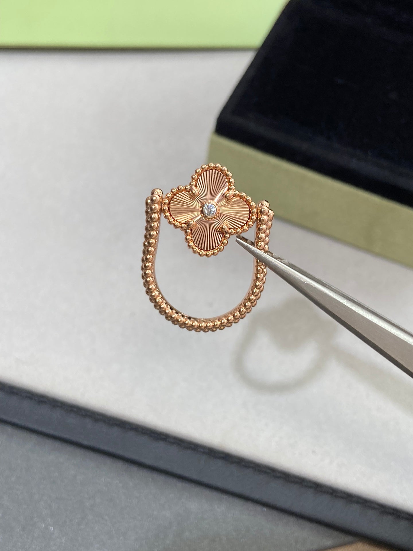 [AuraEcho]CLOVER RIVERSIBLE PINK GOLD RING