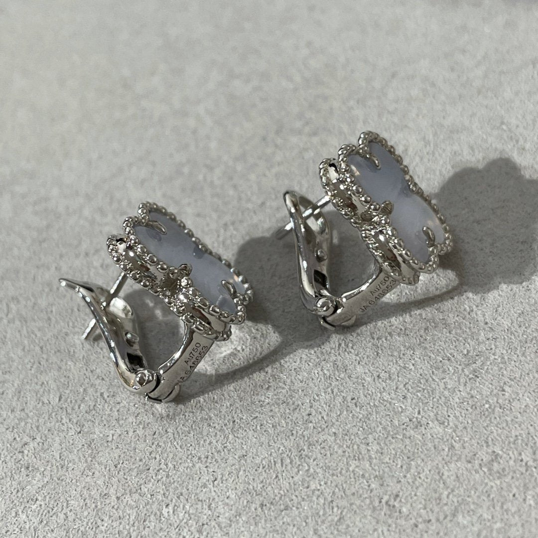 [AuraEcho]CLOVER CHALCEDONY SILVER STUD EARRINGS