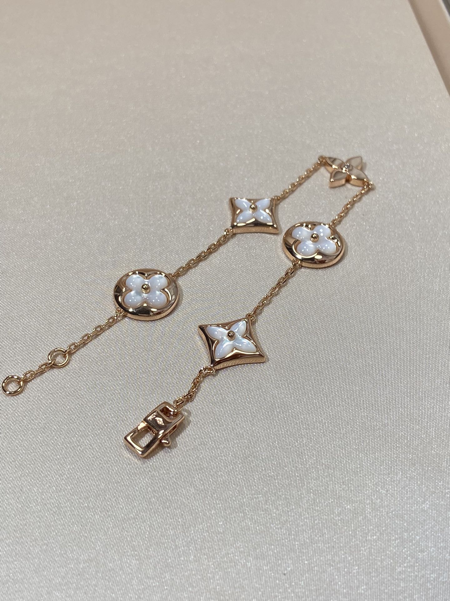 [AuraEcho]STAR AND SUN 5 MOTIF MOP PINK GOLD BRACELET