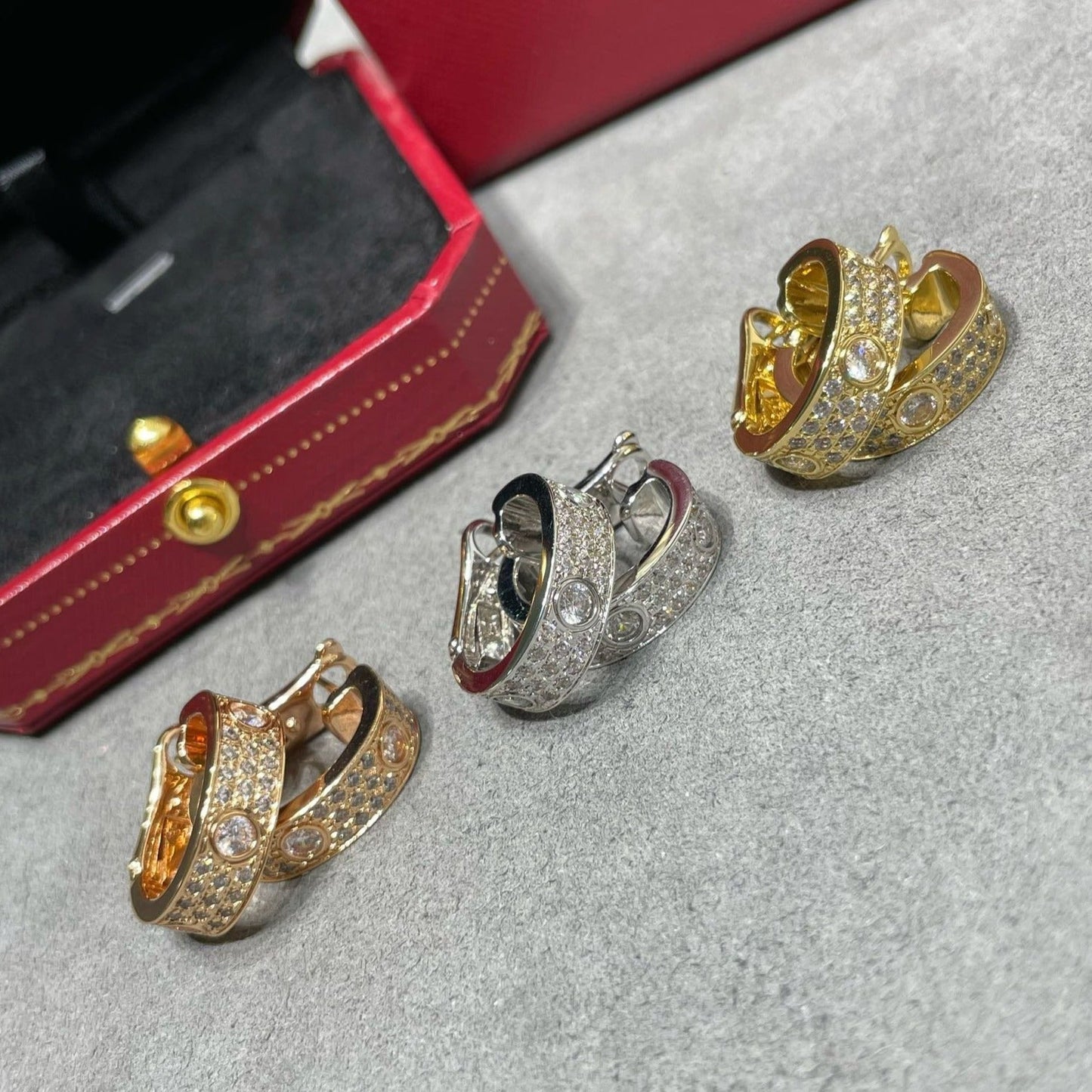 [AuraEcho]LOVE 5.5MM DIAMOND PAVED EARRINGS