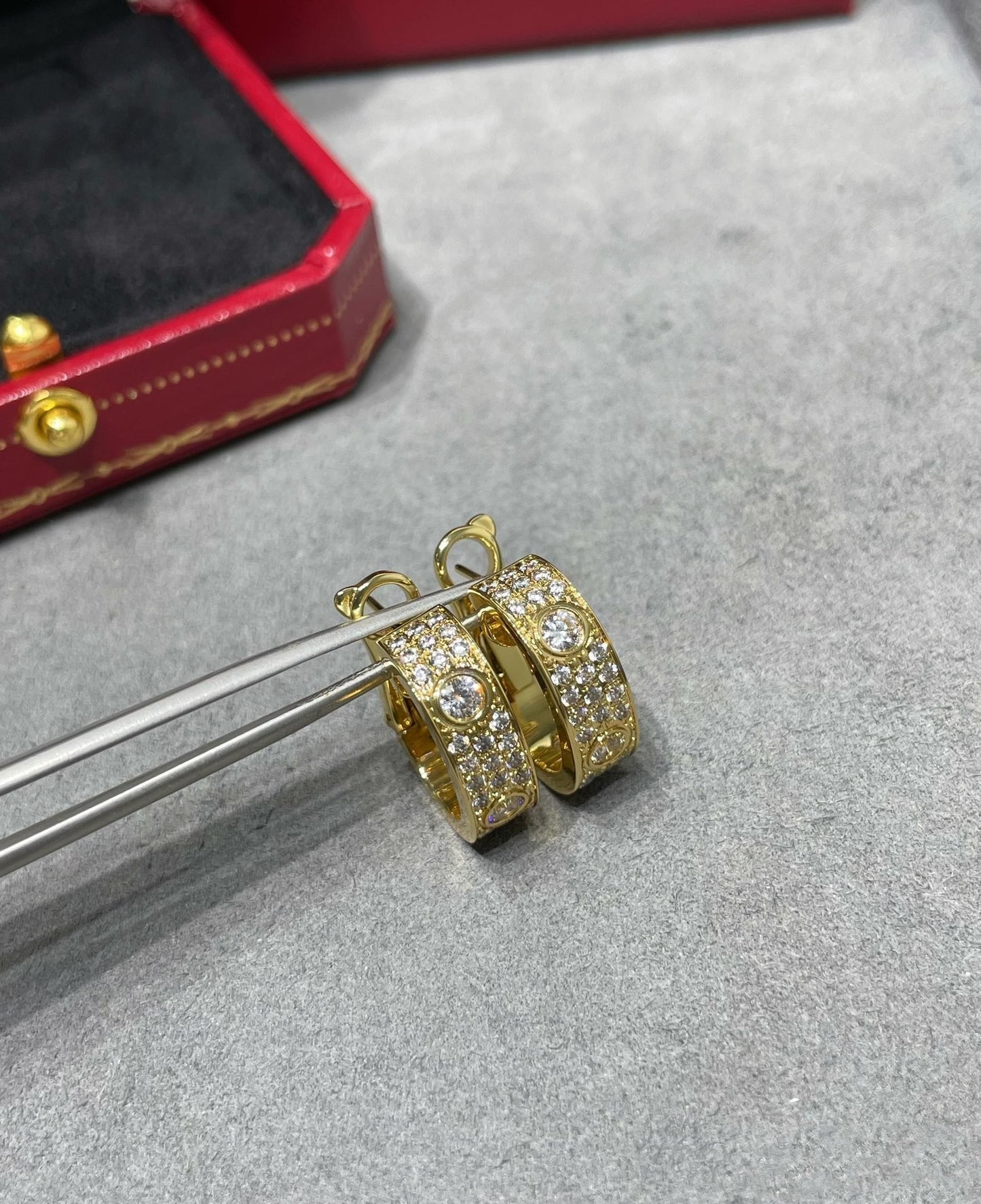 [AuraEcho]LOVE 5.5MM DIAMOND PAVED EARRINGS