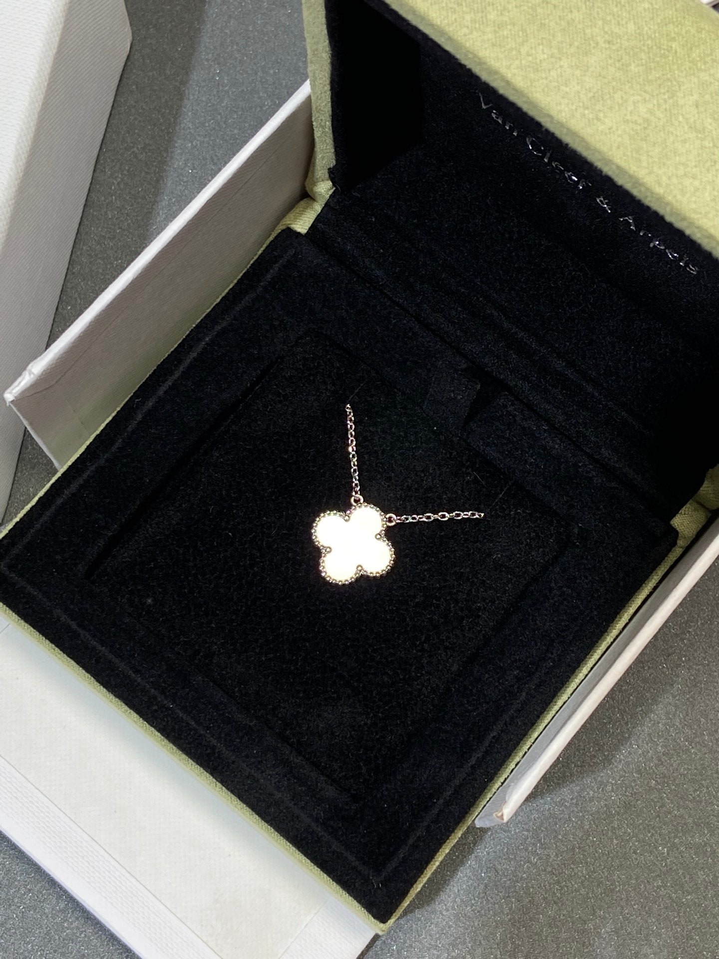 [AuraEcho]CLOVER MEDIUM SILVER WHITE MOP NECKLACE
