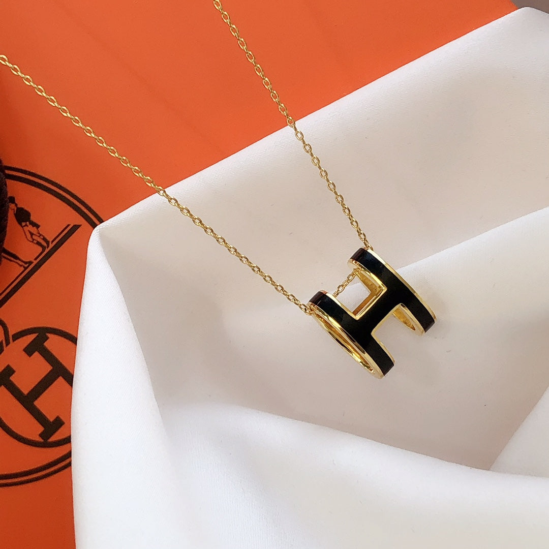[AuraEcho]HM CLIC BLACK ENAMEL GOLD NECKLACE